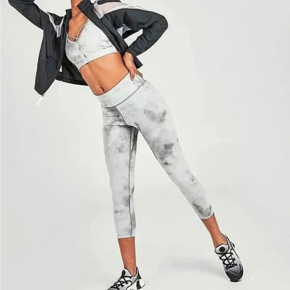 NIKE Women's One Icon Mid-Rise Crop Leggings - Size Medium